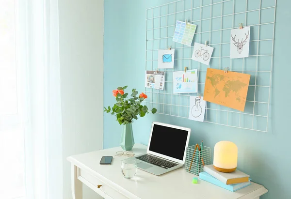 Comfortable workplace with mood board in room — Stock Photo, Image