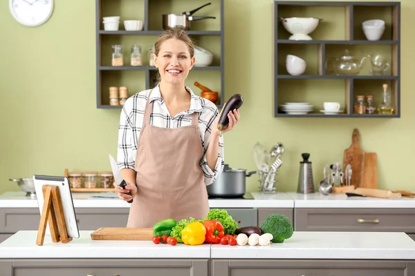 Beautiful young woman cooking in kitchen — Stock Photo, Image