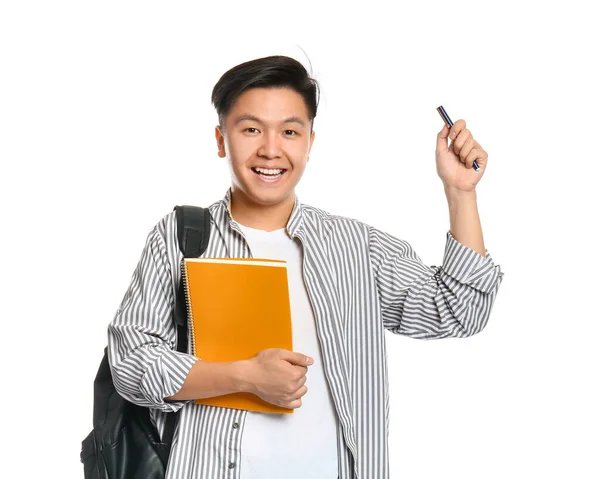 Retrato de estudante asiático feliz no fundo branco — Fotografia de Stock