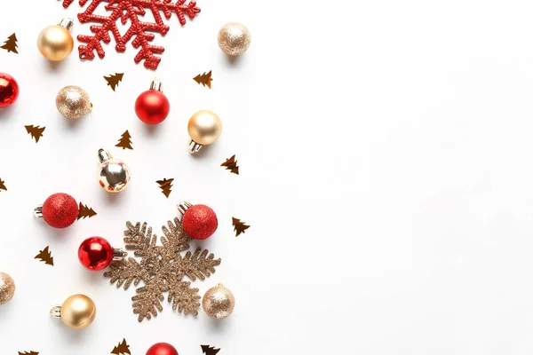 Mooie kerstcompositie op witte achtergrond — Stockfoto