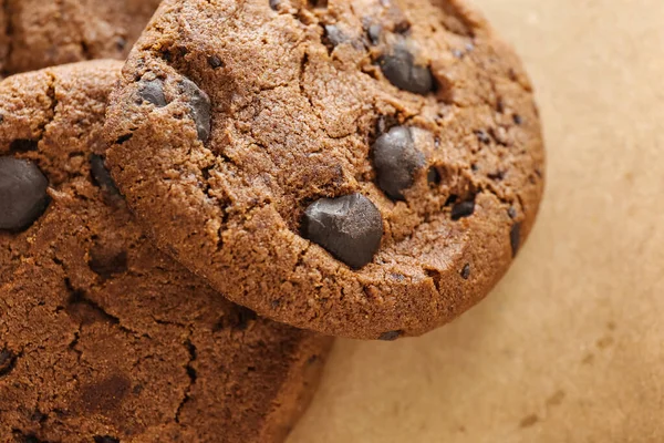 Tasty chocolate cookies on table, closeup — Stock Photo, Image