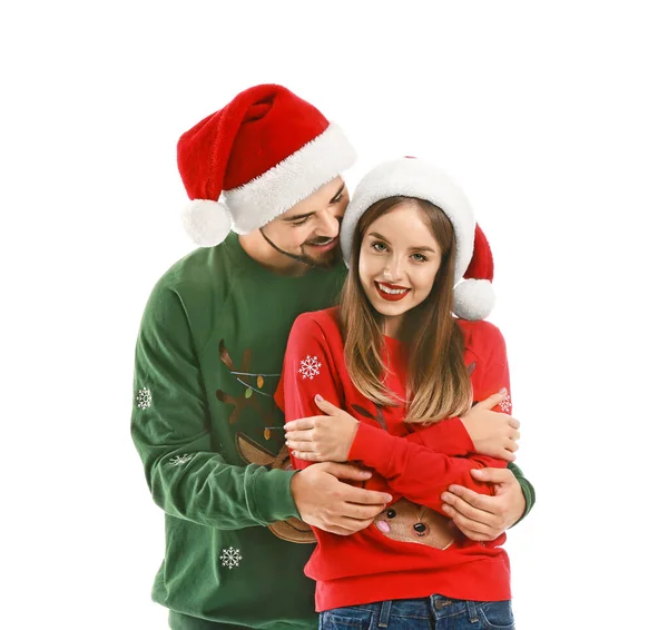 Feliz jovem casal em roupas de Natal no fundo branco — Fotografia de Stock