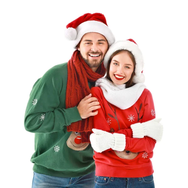Boldog fiatal pár karácsonyi ruhák fehér háttér — Stock Fotó