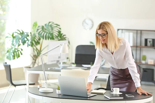 Beautiful businesswoman working in office — Stock Photo, Image