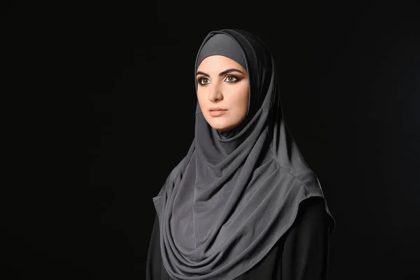 Beautiful Muslim woman on dark background — Stock Photo, Image