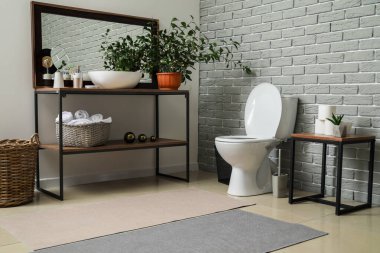 Temiz, modern banyonun içi