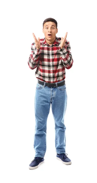 Retrato de jovem chocado no fundo branco — Fotografia de Stock