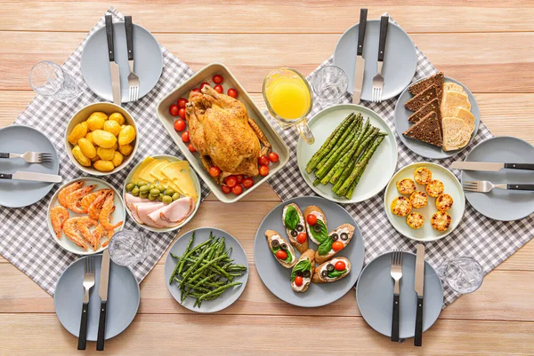 Table set for big family dinner, top view — Stock Photo, Image