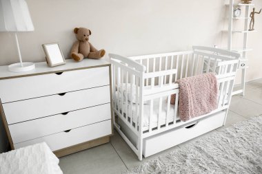 Bebek yatağı ile şık çocuk odası iç
