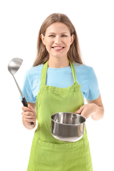 Belle jeune femme avec ustensiles de cuisine sur fond blanc — Photo