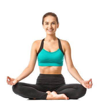 Pratik Yoga beyaz arka plan üzerinde güzel genç kadın