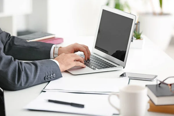 Businessman working on laptop in office, closeup — Stock Photo, Image