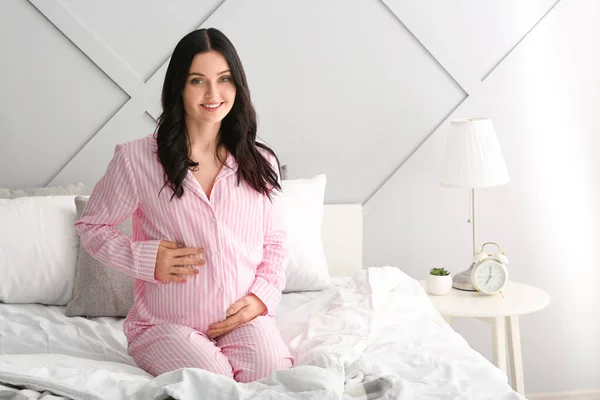 Beautiful young pregnant woman in bedroom — Stock Photo, Image