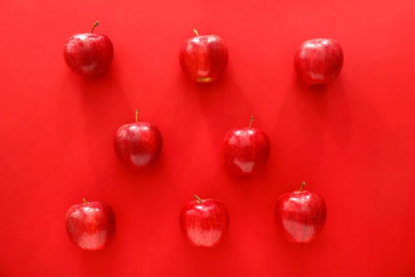 Ripe apples on color background — Stock Photo, Image