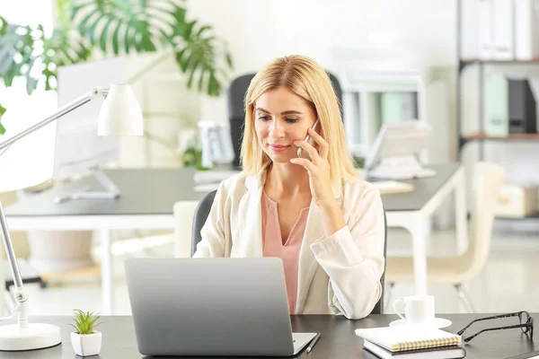 Beautiful businesswoman working in office — Stock Photo, Image