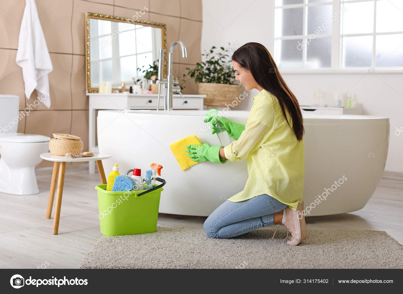 https://st4.depositphotos.com/10614052/31417/i/1600/depositphotos_314175402-stock-photo-beautiful-young-woman-cleaning-bathroom.jpg