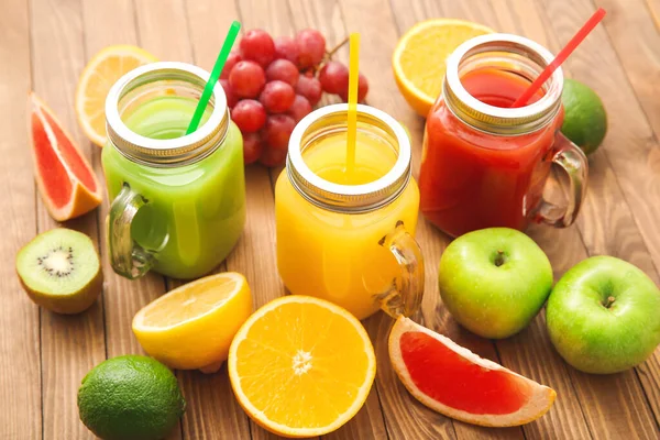 Composition with fresh juice and fruits on wooden table — Stock Photo, Image