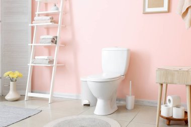 Temiz, modern banyonun içi