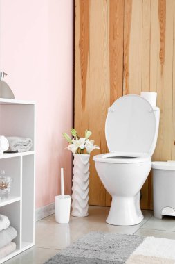 Temiz, modern banyonun içi