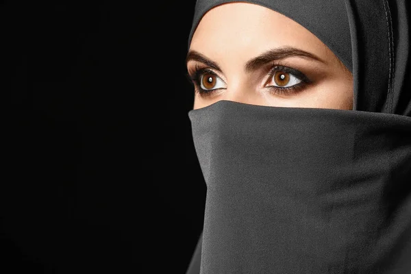 Beautiful Muslim woman on dark background — Stock Photo, Image