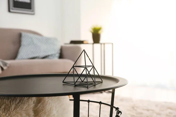 Table with decor in modern room — Stock Photo, Image