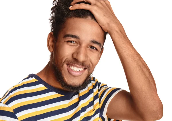 Ritratto di uomo afro-americano felice su sfondo bianco — Foto Stock