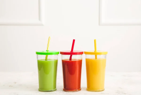 Glasses of fresh juice on table — Stock Photo, Image
