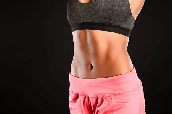 Sporty young African-American woman on dark background, closeup — Stock Photo, Image