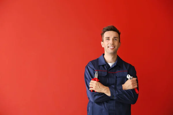 Male car mechanic on color background — Stock Photo, Image