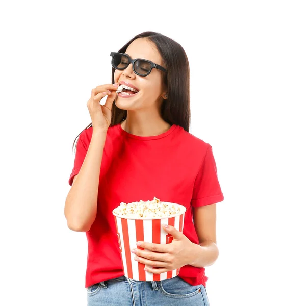 Young woman eating popcorn on white background — Stock Photo, Image