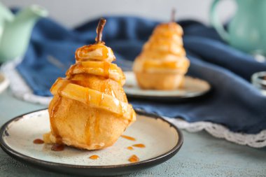 Tabakta lezzetli armut var.