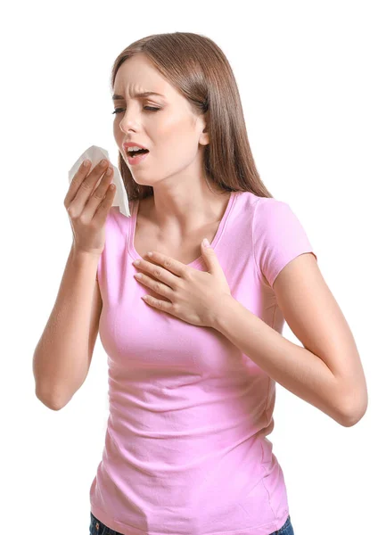Mujer joven que sufre de alergia sobre fondo blanco — Foto de Stock