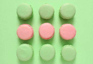 Lezzetli macarons renk arka plan üzerinde