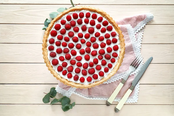 Tasty raspberry pie on wooden table — Stock Photo, Image