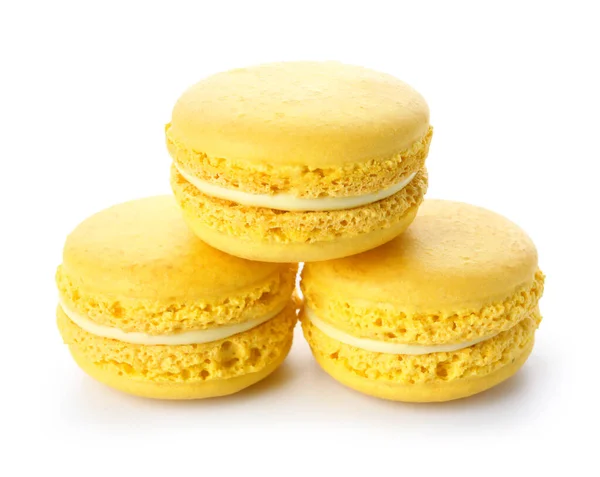 Heerlijke macarons op witte achtergrond — Stockfoto