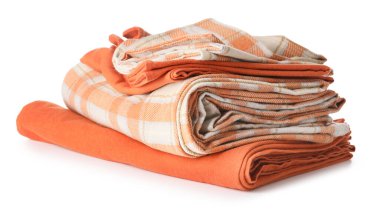 Beyaz arkaplanda temiz çarşaf yığını