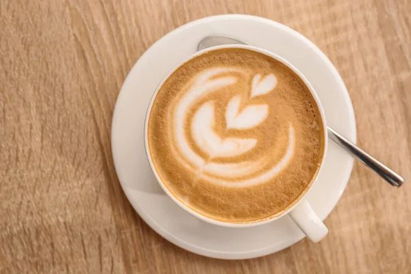 Tasse Leckeren Kaffee Auf Holztisch — Stockfoto