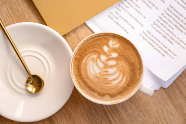 Tasse Leckeren Kaffee Auf Dem Tisch Café — Stockfoto