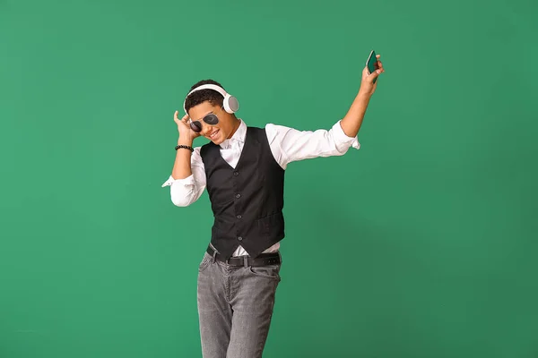 African American Teenager Dancing Listening Music Color Background — Stock Photo, Image