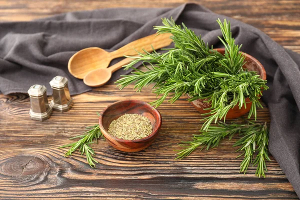 Fris Droog Rozemarijn Houten Ondergrond — Stockfoto