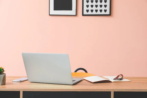 Modern Laptop Notebook Workplace Room — Stock Photo, Image