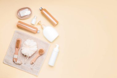 Duş jelleri ve banyo malzemeleri.