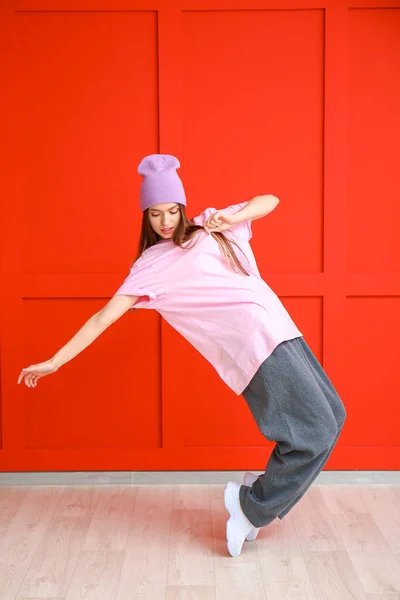 Young Female Hip Hop Dancer Color Wall — Stock Photo, Image