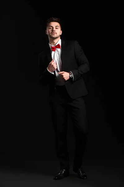 Handsome Young Man Elegant Suit Dark Background — Stock Photo, Image