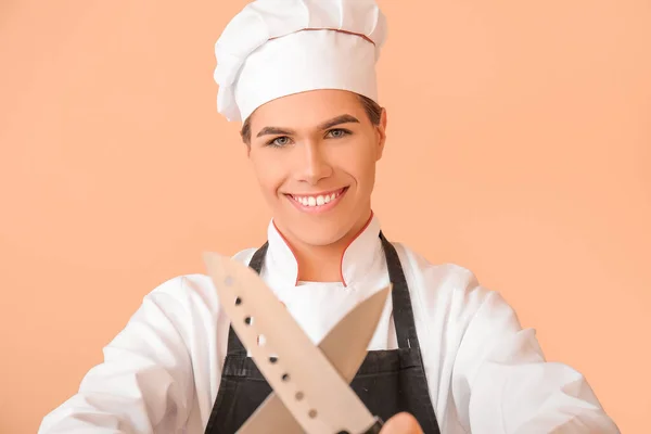 Chef Transgender Con Coltelli Sfondo Colore — Foto Stock