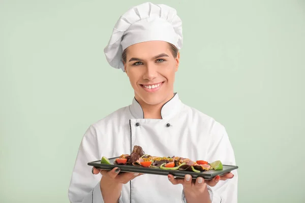 Transgender Chef Met Salade Kleur Achtergrond — Stockfoto