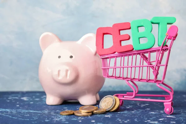 Disznó Bank Bevásárlókocsi Szó Debt Asztalon — Stock Fotó
