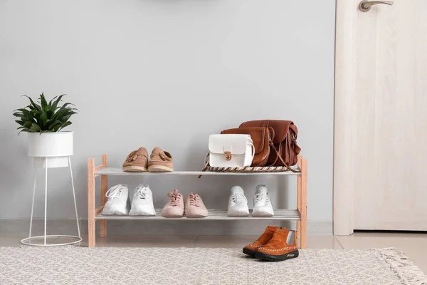 신발을 현대식 내부의 아름다운 — 스톡 사진