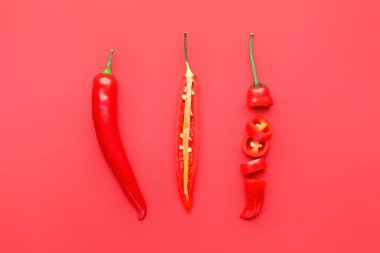 Arka planda sıcak kırmızı biber