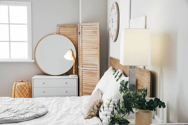 Elegante Interior Dormitorio Con Lámparas — Foto de Stock